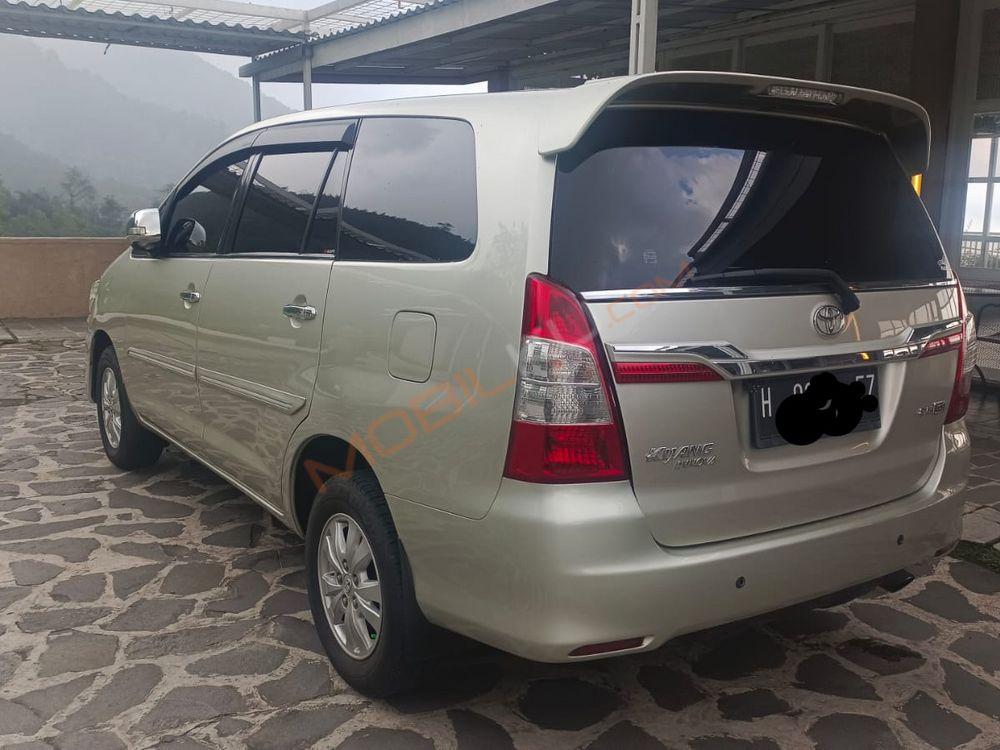 Mobil Toyota Kijang Innova 2014