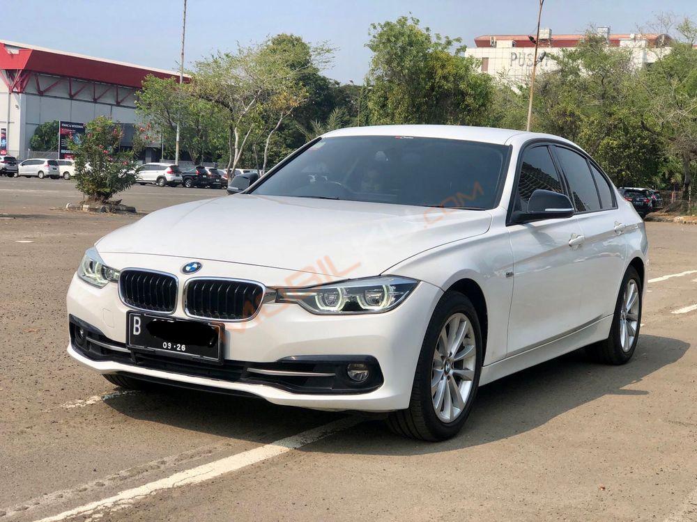 Mobil BMW 3 Series 2016