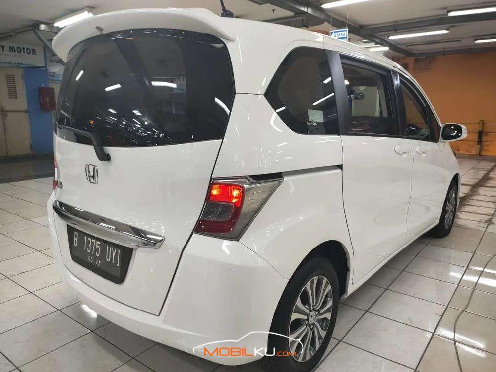 Mobil Honda Freed 2015
