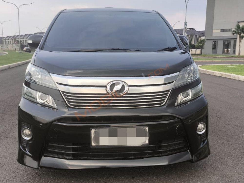 Mobil Toyota Vellfire 2014