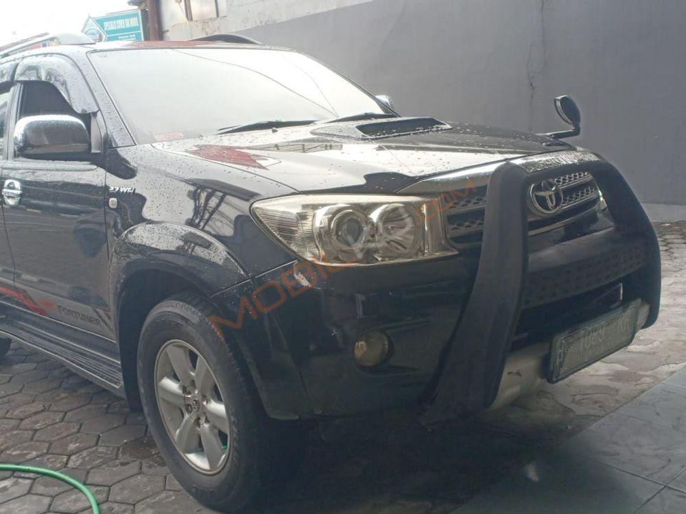 Mobil Toyota Fortuner 2011