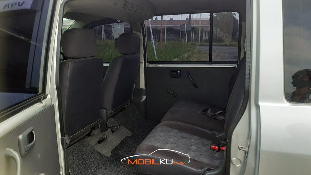 Mobil Suzuki APV 2012