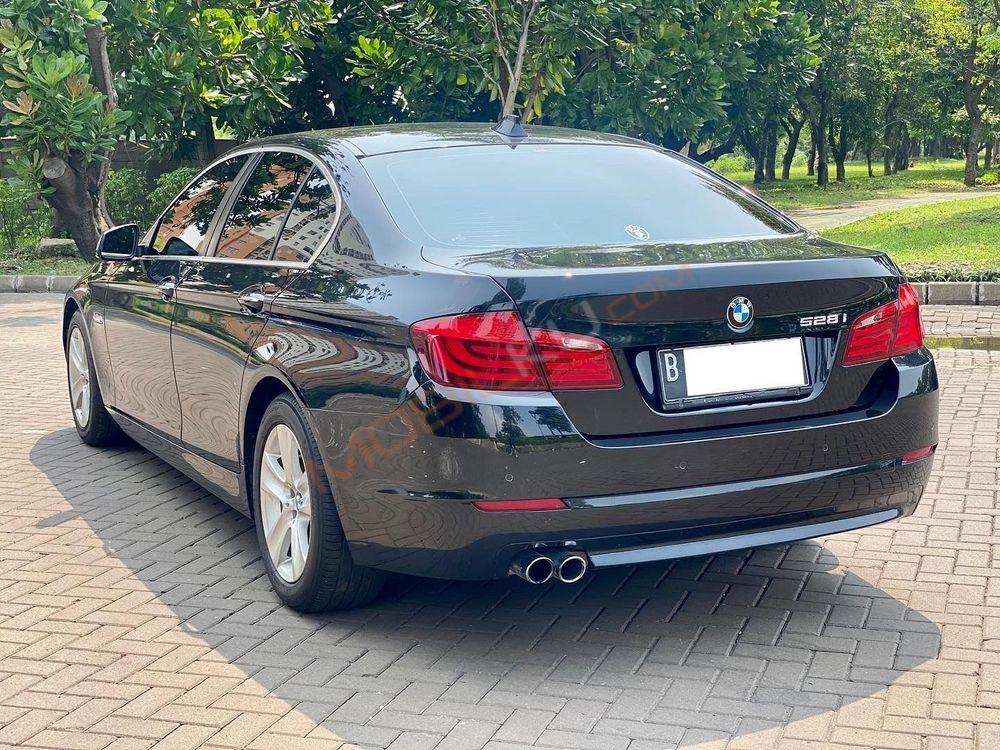 Mobil BMW 5 Series 2013
