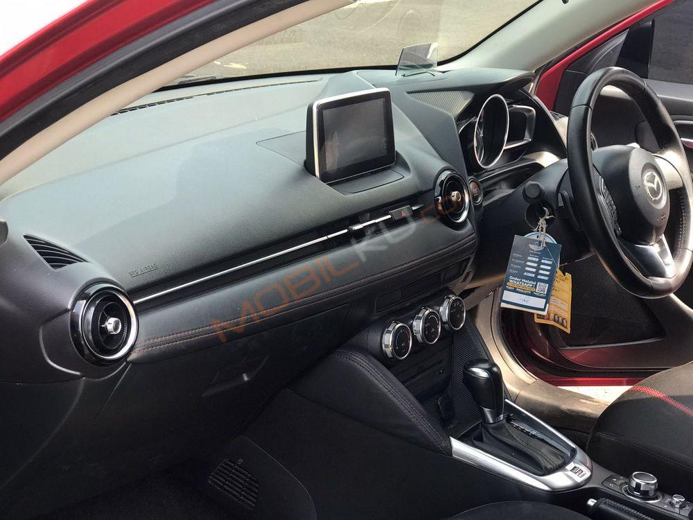 Mobil Mazda 2 Hatchback 2014