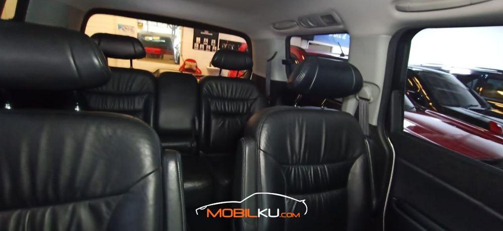 Mobil Honda Elysion 2010