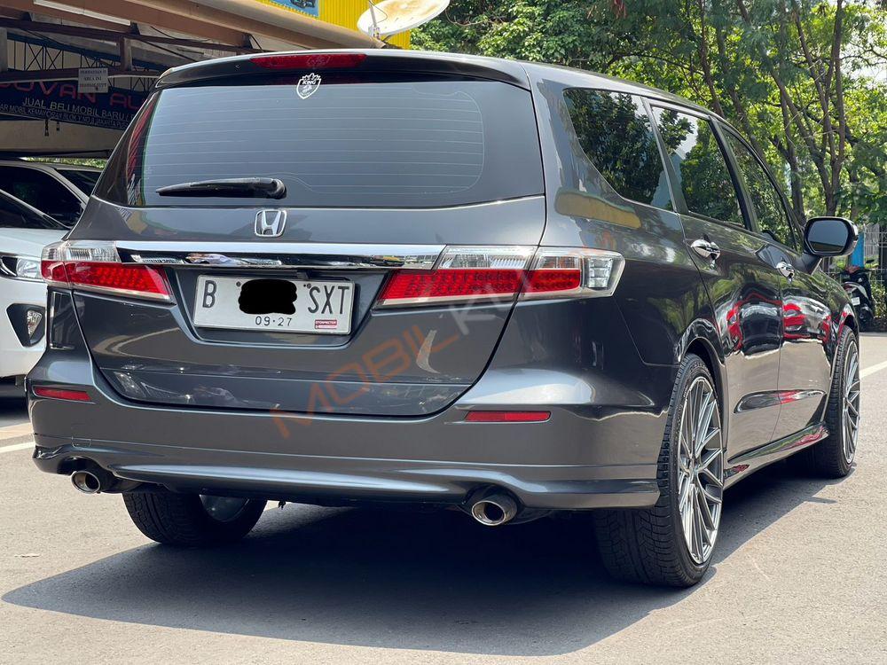 Mobil Honda Odyssey 2012
