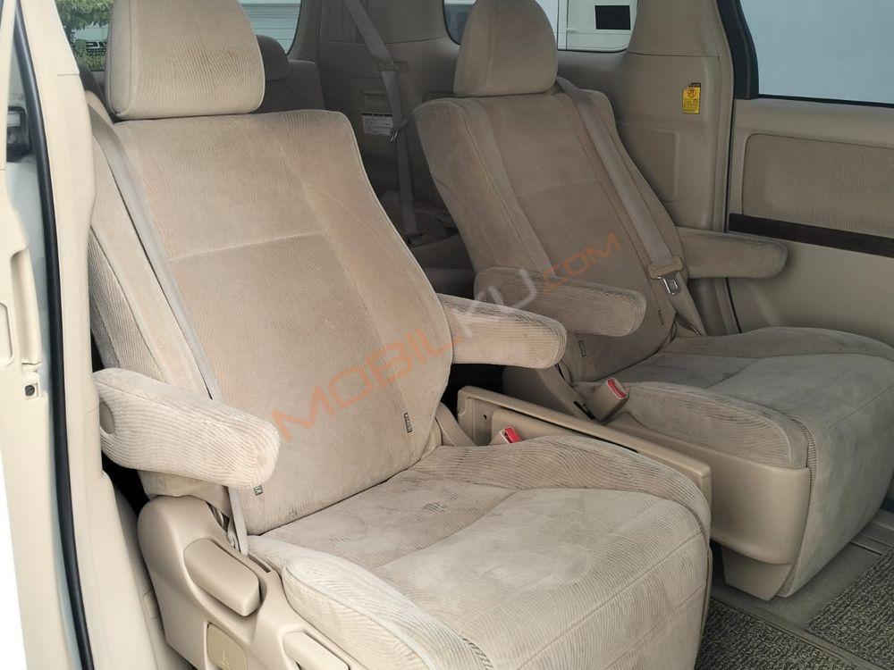 Mobil Toyota Alphard 2010