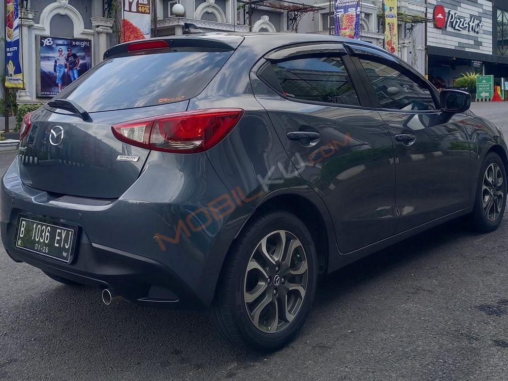 Mobil Mazda 2 Hatchback 2015