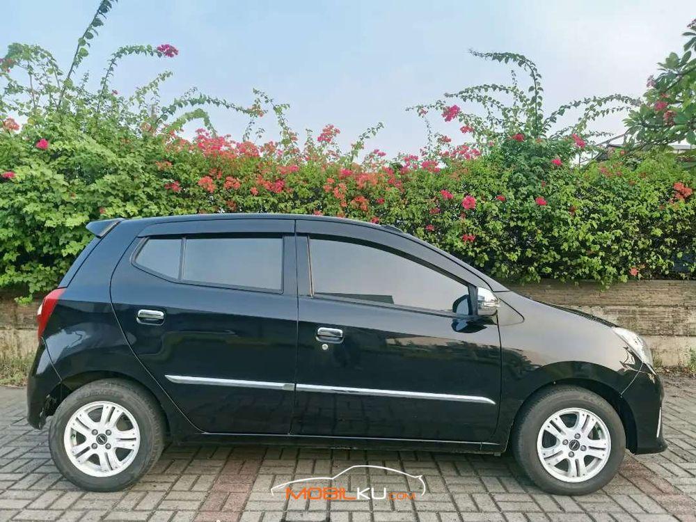Mobil Toyota Agya 2015