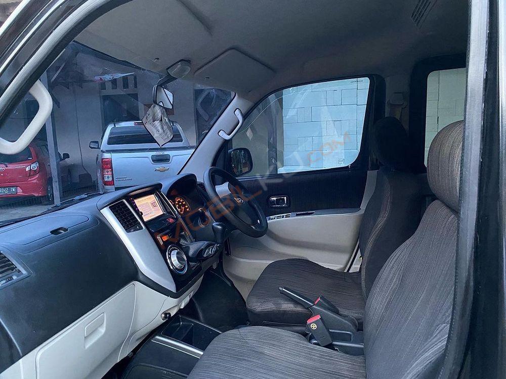 Mobil Daihatsu Luxio 2016