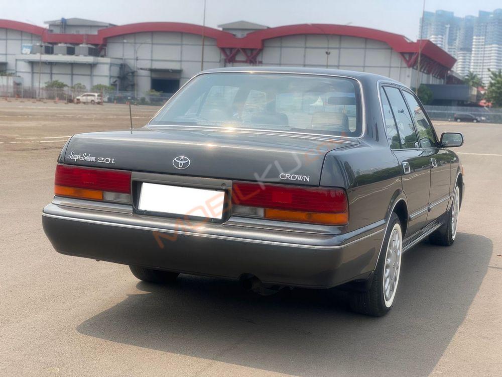 Mobil Toyota Crown 1995