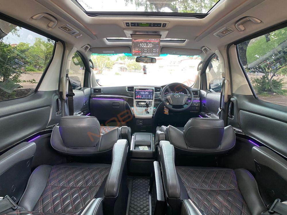 Mobil Toyota Vellfire 2013