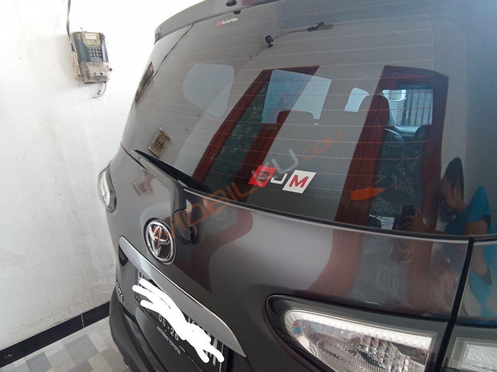 Mobil Toyota Sienta 2018
