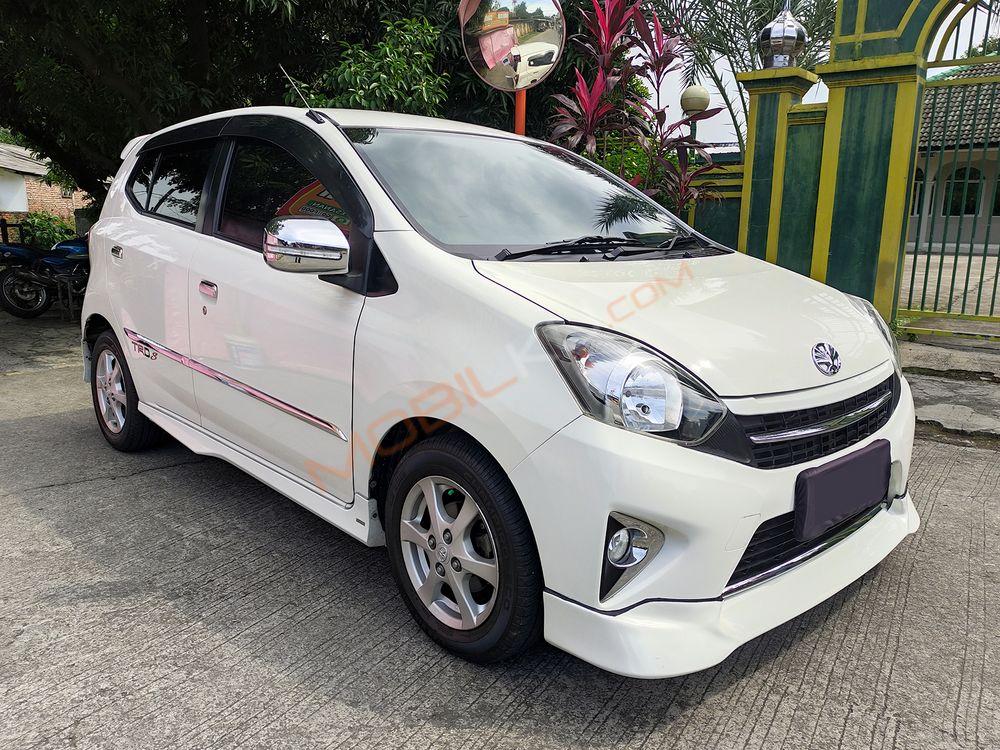Mobil Toyota Agya 2015
