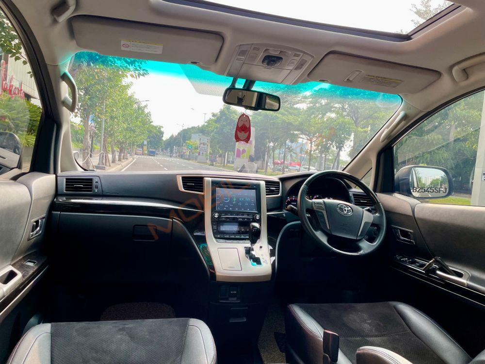 Mobil Toyota Vellfire 2015