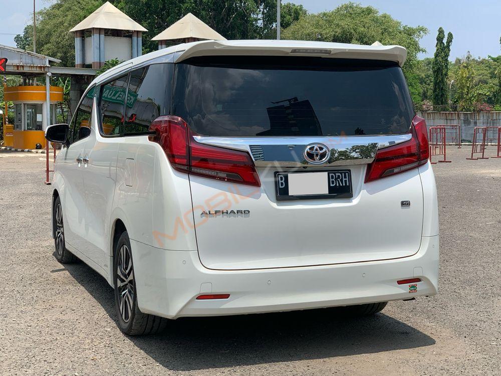 Mobil Toyota Alphard 2020
