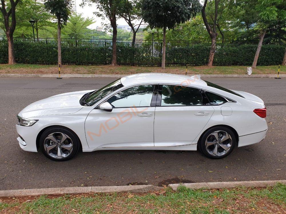 Mobil Honda Accord 2019
