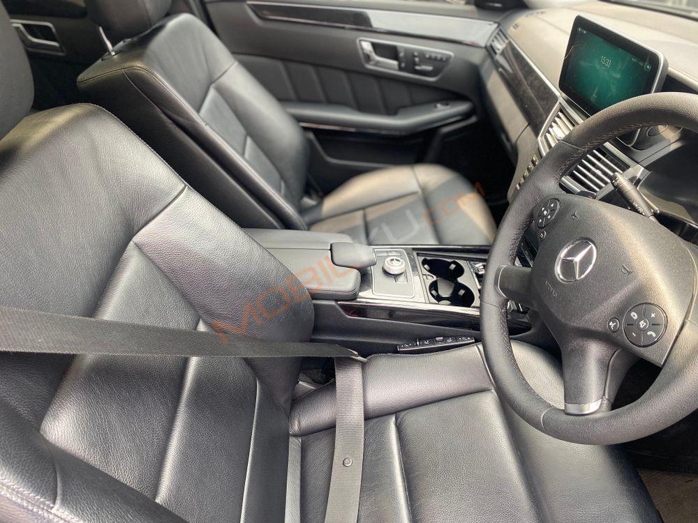 Mobil Mercedes-Benz E-Class 2011