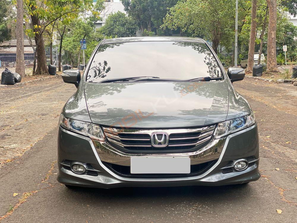 Mobil Honda Odyssey 2012