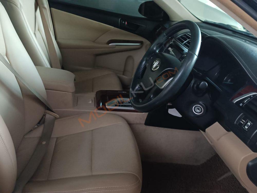 Mobil Toyota Camry 2013