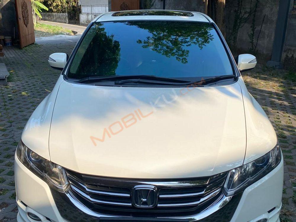 Mobil Honda Odyssey 2012