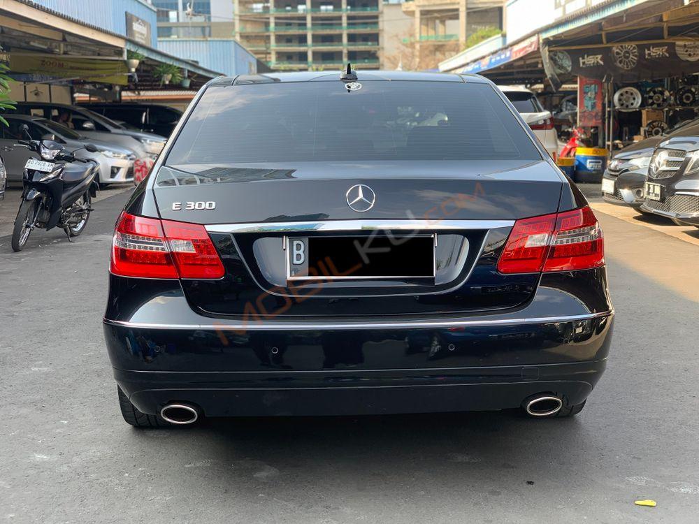 Mobil Mercedes-Benz E-Class 2011