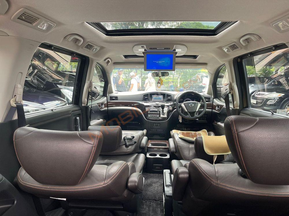 Mobil Nissan Elgrand 2013