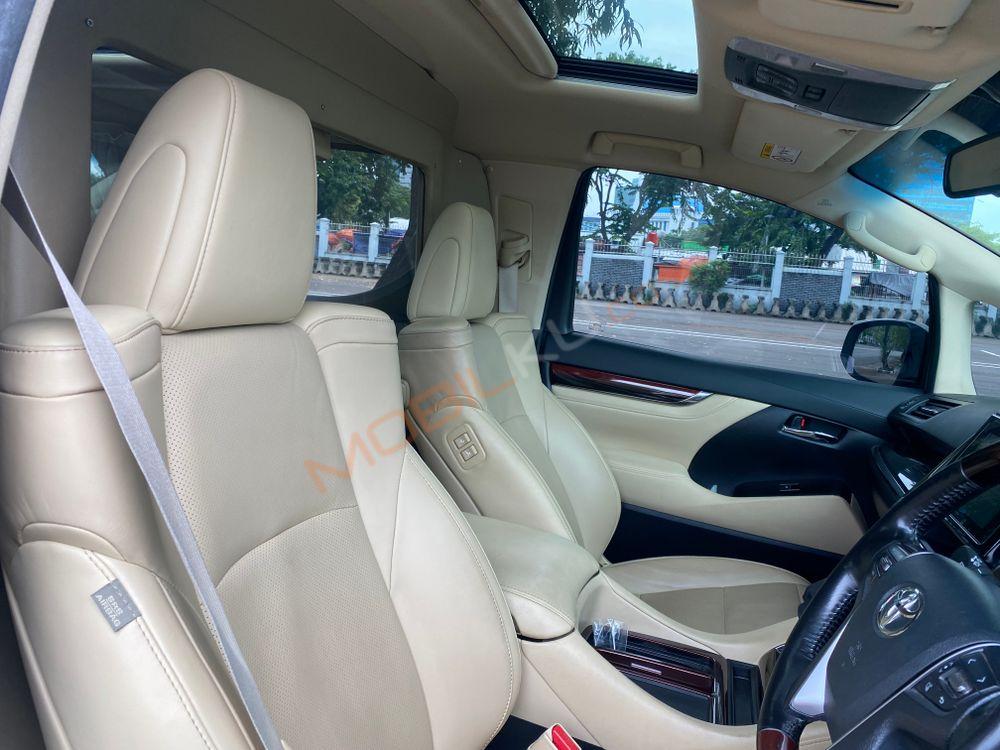 Mobil Toyota Alphard 2017