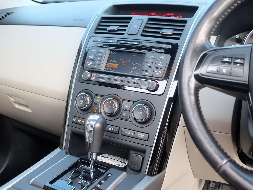 Mobil Mazda CX-9 2011