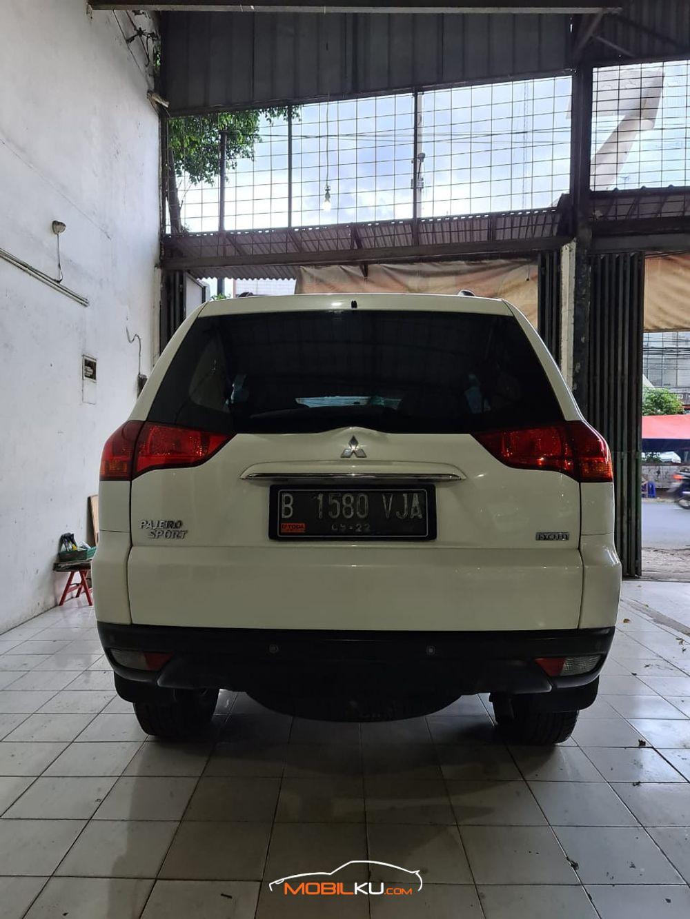 Mobil Mitsubishi Pajero Sport 2012