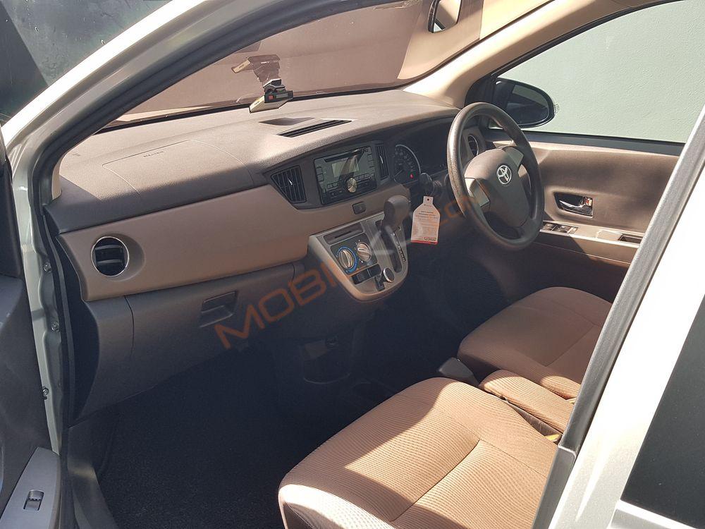 Mobil Toyota Calya 2018