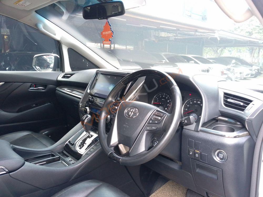 Mobil Toyota Alphard 2016