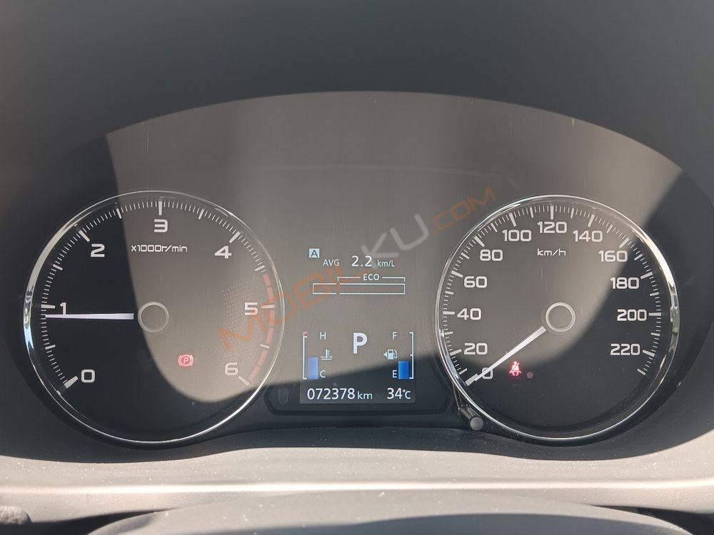 Mobil Mitsubishi Pajero 2021