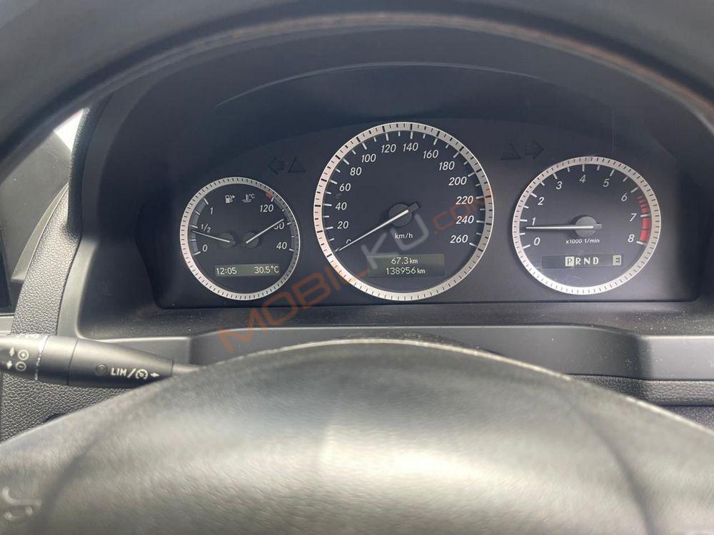 Mobil Mercedes-Benz C-Class 2011