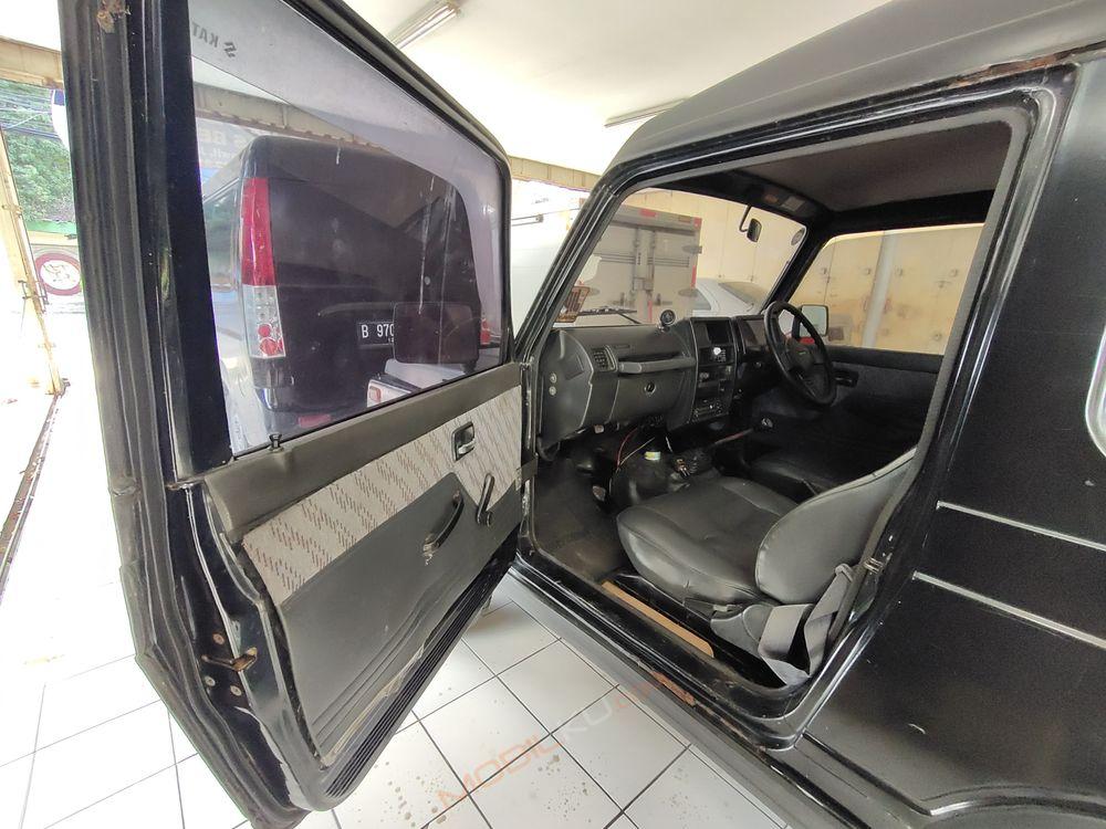 Mobil Suzuki Jimny 1989