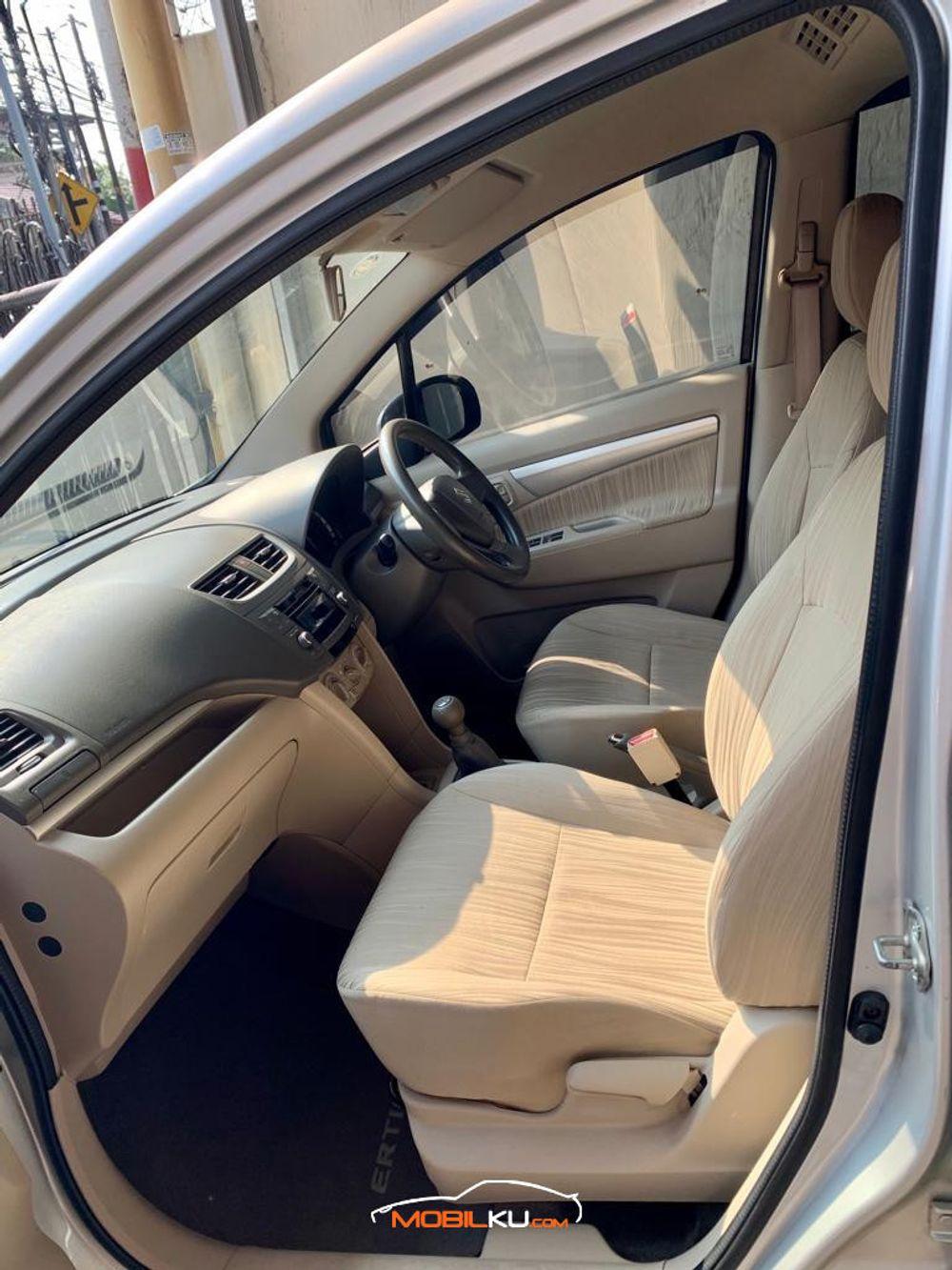 Mobil Suzuki Ertiga 2016