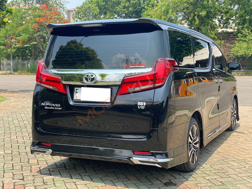 Mobil Toyota Alphard 2023