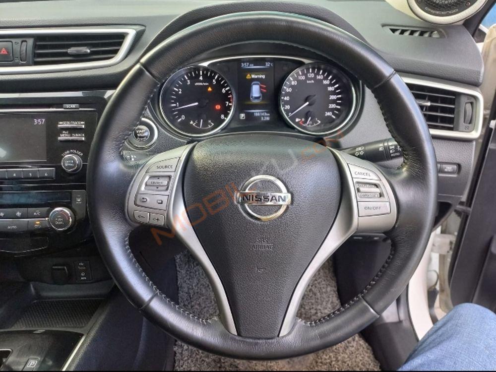 Mobil Nissan X-Trail 2015