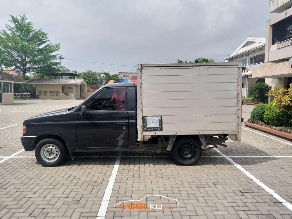 Mobil Isuzu Panther 2004