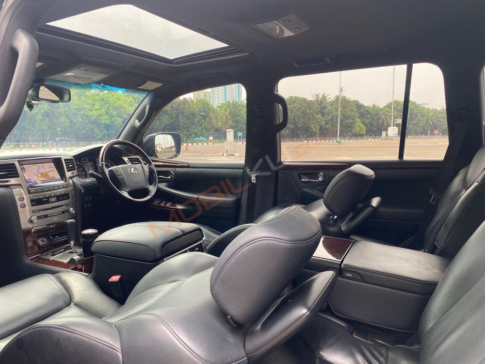 Mobil Lexus LX 2015