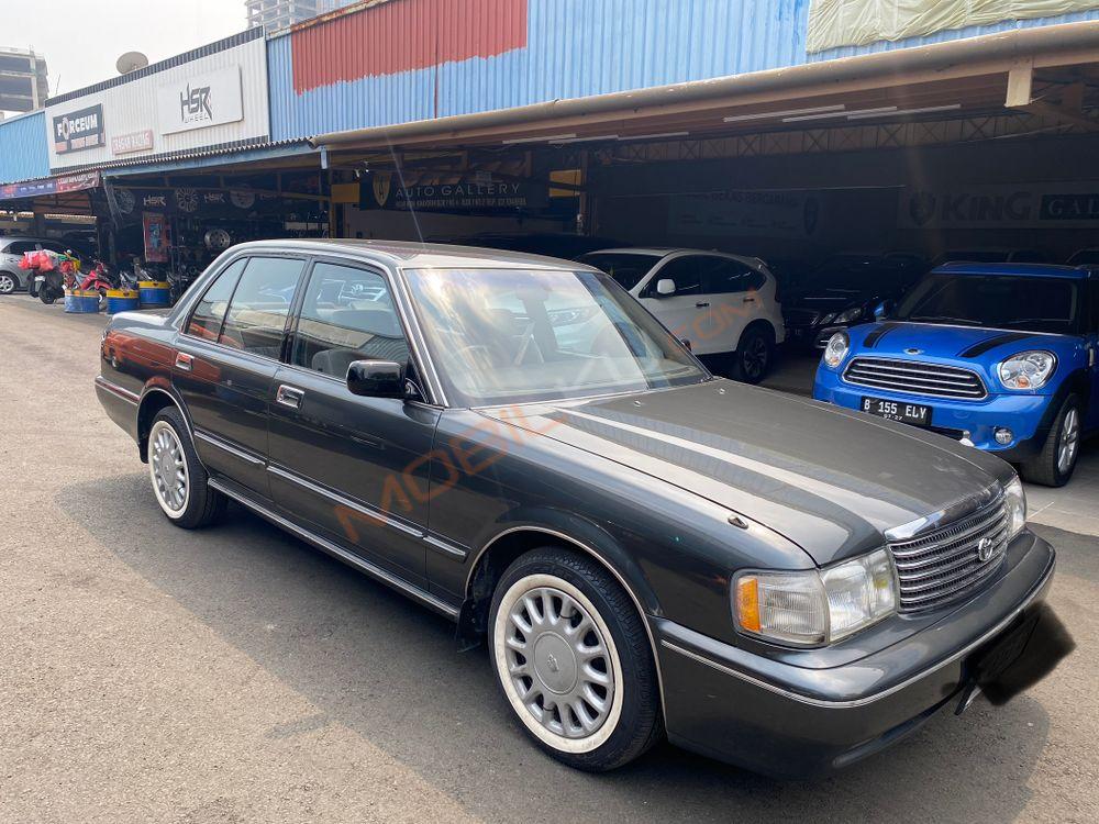 Mobil Toyota Crown 1995