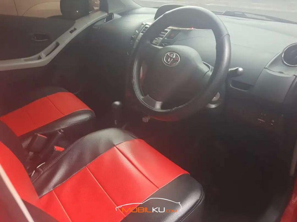 Mobil Toyota Yaris 2013