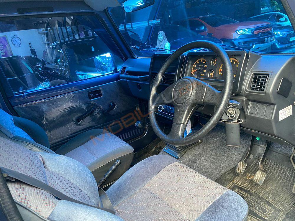 Mobil Suzuki Katana 2005