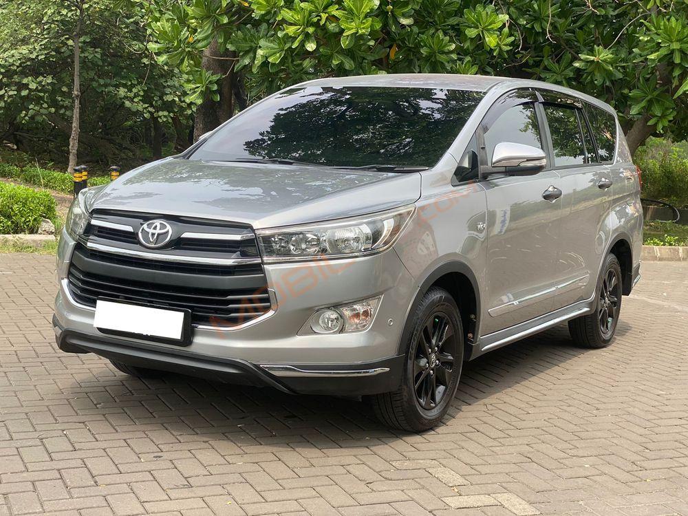 Mobil Toyota Kijang Innova 2016