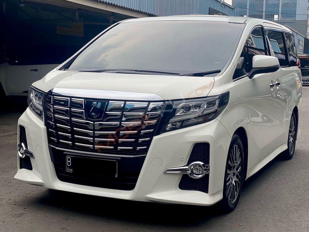 Mobil Toyota Alphard 2016