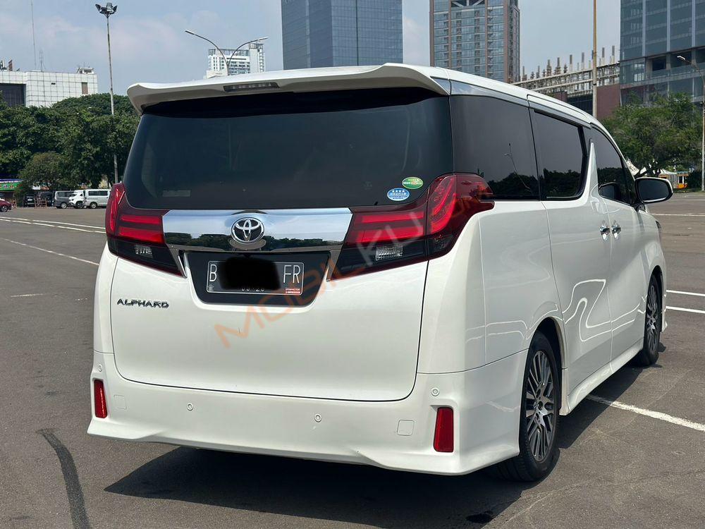 Mobil Toyota Alphard 2016