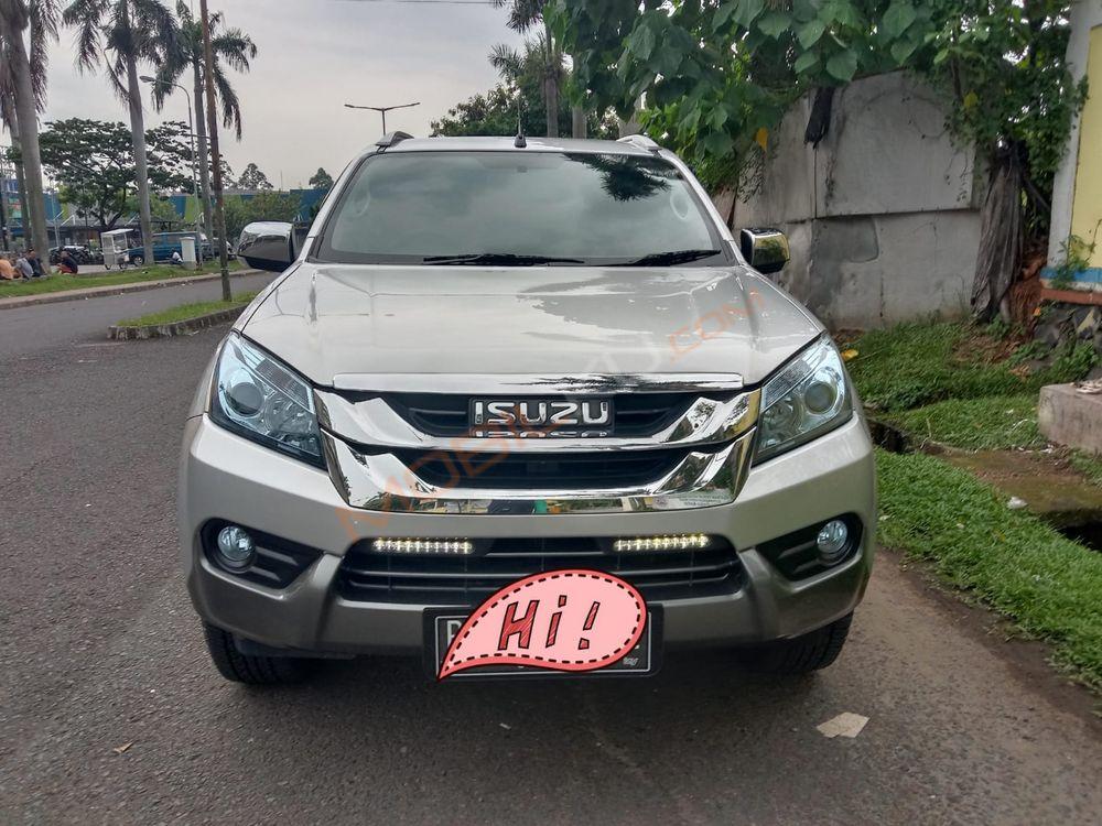 Mobil Isuzu MU-X 2015