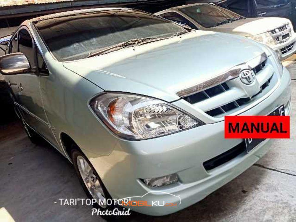 Mobil Toyota Kijang Innova 2005