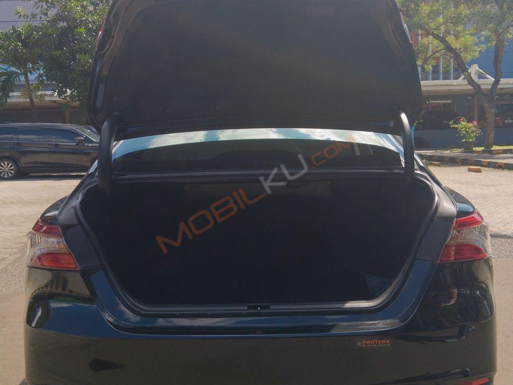Mobil Toyota Camry 2022
