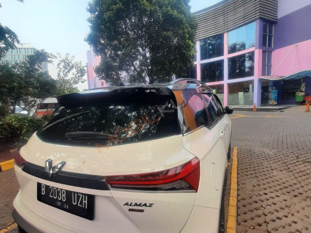 Mobil Wuling Almaz 2021